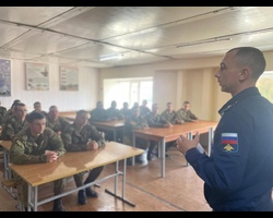 Старший преподаватель кафедры ВКС майор А. Загаевский провел занятия для военнослужащих срочной службы и старшеклассников школы № 115 г. Ростова-на-Дону